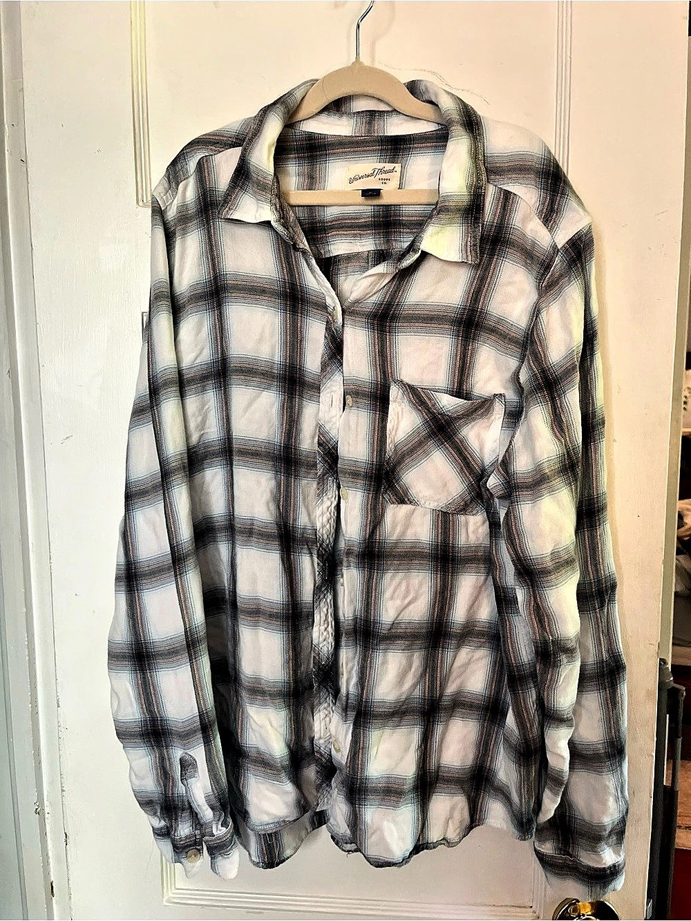 Universal Threads Plaid Button Down Shirt in Cream & Gray XL Like New